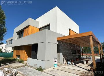 Casa · 235m² · 3 Ambientes · 2 Cocheras · Excelente Calidad de Construcción y Diseño - Lagoon Pilar