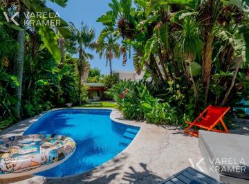 Casa · 740m² · 13 Ambientes · 8 Cocheras · Casa en Venta en Olivos