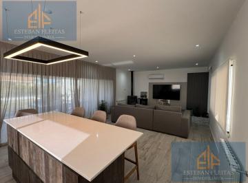 Casa · 209m² · 5 Ambientes · 2 Cocheras · Casa en Venta de 5 Ambientes Barrio Privado El Rebenque Canning