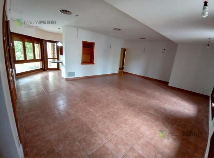 Casa · 310m² · 6 Ambientes · 2 Cocheras