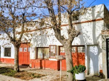 Casa · 261m² · 5 Ambientes · 2 Cocheras · Casa en Venta 3 Dorm con Local | Tucumán 400 – B° Santa Rosa | Cipolletti, Río Negro