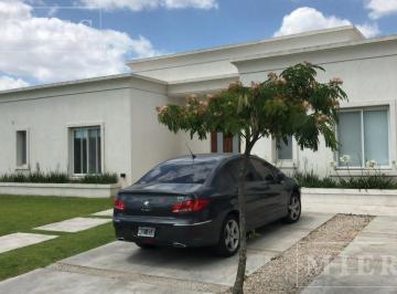Casa · 160m² · 7 Ambientes · 1 Cochera · Alquiler de Verano en Barbarita - Enero