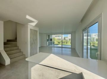 Casa · 128m² · 4 Ambientes · 2 Cocheras · Departamento en Venta de 4 Ambientes en Pilar