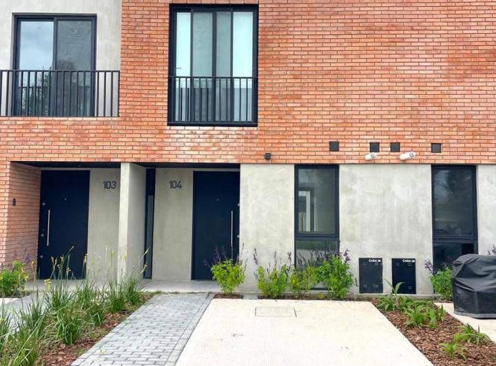 Casa · 101m² · 3 Ambientes · 2 Cocheras