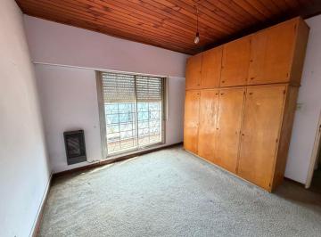 Casa de 4 ambientes, Lomas de Zamora · ¡Oportunidad en Llavallol! PH 4 Ambientes con Gran Balcón Terraza y Parrilla