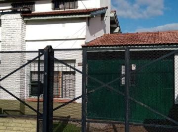 Casa de 3 ambientes, Almirante Brown · Chalets en Dos Plantas en Muy Buen Estado en Muy Lindo Barrio Tranquilo
