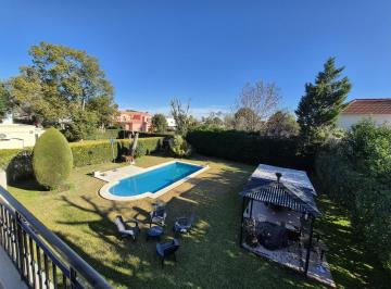 Casa · 230m² · 5 Ambientes · 6 Cocheras · Casa 5 Ambientes C/dep, Piscina Barrio El Aromo Apto Crédito