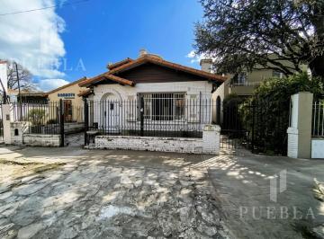 Local comercial · 210m² · 4 Ambientes · 1 Cochera · Local en Adrogue