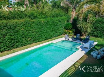 Casa · 362m² · 6 Ambientes · 4 Cocheras · Casa en Venta en Pilar