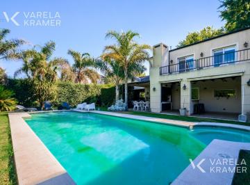 Casa · 362m² · 6 Ambientes · 4 Cocheras · Casa en Venta en Pilar