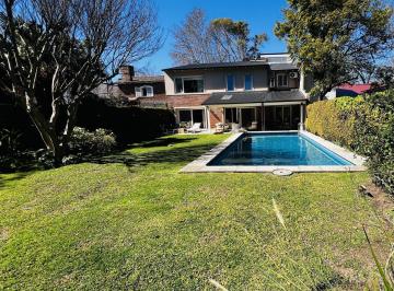 Casa · 380m² · 6 Ambientes · Casa en Acassuso