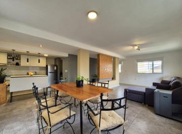 Casa · 180m² · 3 Ambientes · 2 Cocheras · Casa en Barrio Zacagnini
