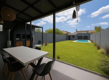 Casa · 163m² · 4 Ambientes · 2 Cocheras · Venta Casa 4 Amb Lanús Jardín Pileta Apta Credito