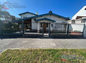 Casa · 271m² · 5 Ambientes · 1 Cochera · Casa en La Mejor Esquina de Villa Bosch