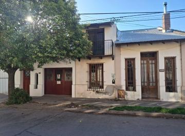 Casa · 322m² · 6 Ambientes · 1 Cochera · En Venta Dos Casas Barrio Güemes Villa Maria