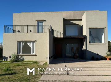Casa · 320m² · 5 Ambientes · 2 Cocheras · Alquiler Casa en Fincas del Alba. Canning