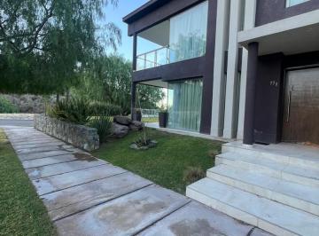 Casa · 430m² · 5 Ambientes · 5 Cocheras · Casa en Dalvian