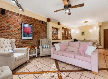Casa · 250m² · 6 Ambientes · 3 Cocheras · Edificio en Block | Lote Propio | Multifamiliar Y/o Comercial | Excelente Estado