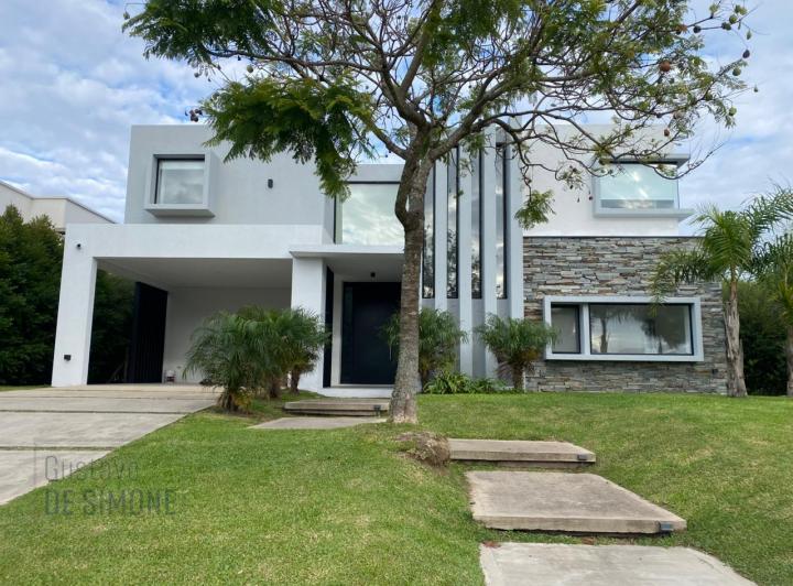 Casa · 293m² · 6 Ambientes