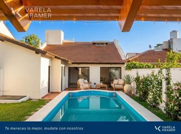 Casa · 160m² · 5 Ambientes · 2 Cocheras · Casa en Venta en Martinez