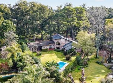Casa · 200m² · 5 Ambientes · 3 Cocheras · Casa en Parque Leloir