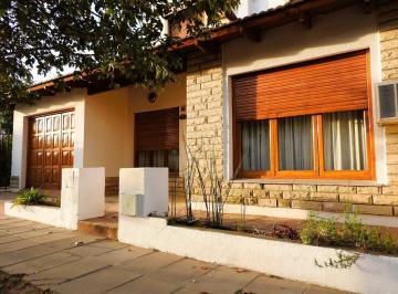 Casa · 144m² · 4 Ambientes · Casa en Calle 24 Bis N° 690