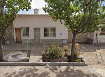 Casa · 159m² · 5 Ambientes · 1 Cochera · Vivienda a Remodelar con Terreno Apto Comercial