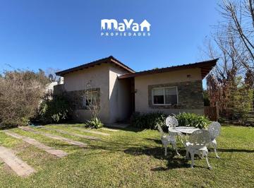 Casa · 123m² · 4 Ambientes · 1 Cochera · Casa en Venta - Larena C. C