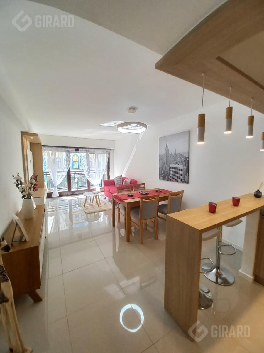 En venta: Departamento de 3 ambientes con balcón en Centro