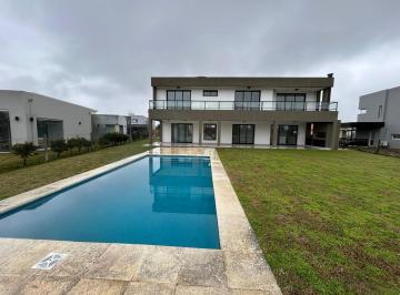 Casa · 252m² · 5 Ambientes · 4 Cocheras · Venta Casa Al Golf Haras Santa María Escobar
