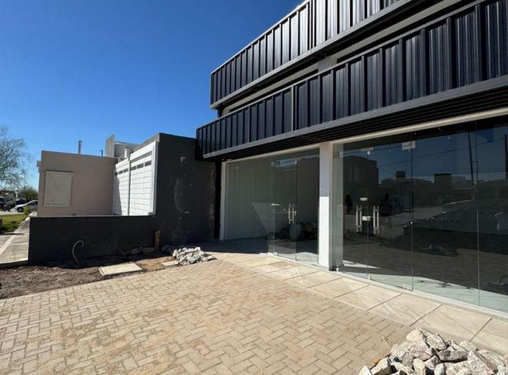 Local comercial · 285m²