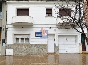 PH · 123m² · 3 Ambientes · 1 Cochera · Nueva Cordoba: Casa PH P. B. 2d y Cochera