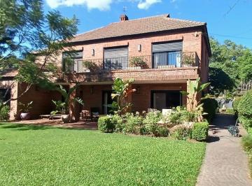 Casa · 658m² · 14 Ambientes · 2 Cocheras · Impecable Casa en Venta en El Casco Histórico de San Isidro con Jardín y Pileta y Quincho