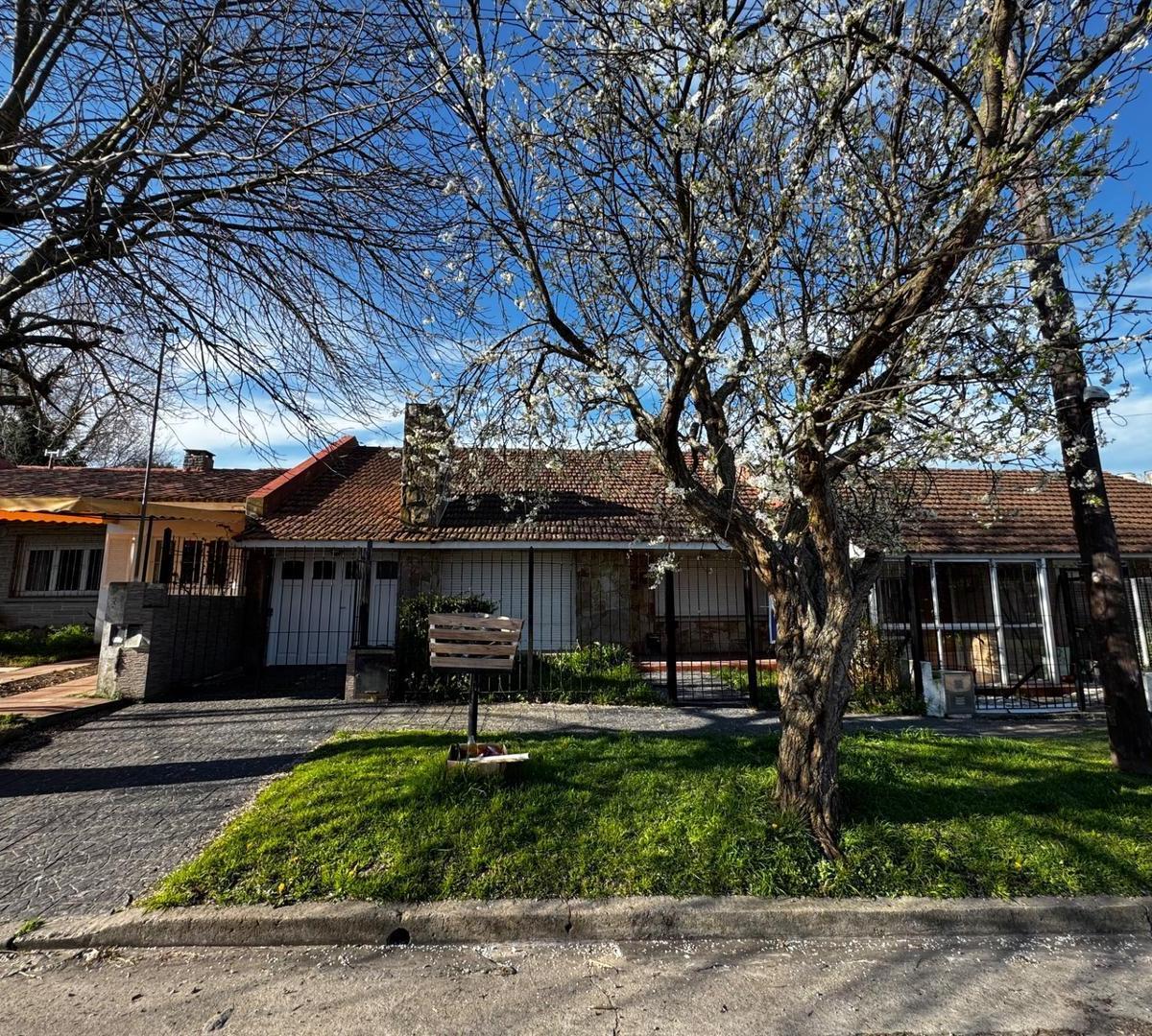 Casa de 5 ambientes apta crédito en venta en Punta Mogotes