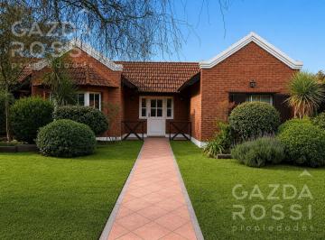 Casa · 140m² · 5 Ambientes · 4 Cocheras · Hermosa Propiedad en Echeverria del Lago