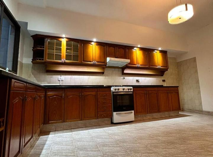 Casa · 137m² · 7 Ambientes · 1 Cochera