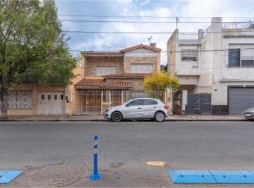 Casa de 6 ambientes, Lanús · Apto Credito Venta Casa Chalet de Estilo de 6 Ambientes Lanus