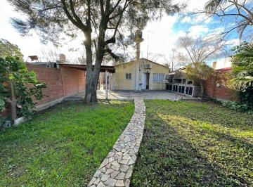 Casa · 70m² · 3 Ambientes · 1 Cochera · Venta Casa 3 Ambientes, a Reciclar en Guernica
