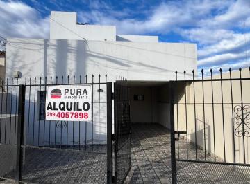 Casa · 3 Ambientes · 1 Cochera · Casa 2 Dorm. C/ Cochera y Parrilla - Hilario Cuadros 2536 Nqn