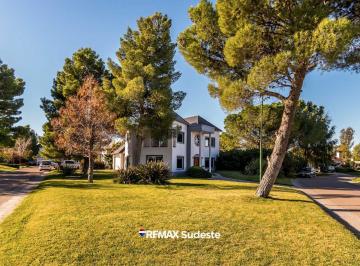 Casa · 400m² · 6 Ambientes · 2 Cocheras · Oportunidad de Gran Lote y Casa en Bosque Alto