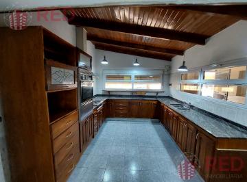 Casa · 84m² · 5 Ambientes · 1 Cochera · Casa en Alquiler Barrio Bouquet Roldán
