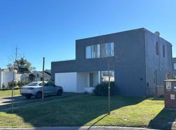 Casa · 165m² · 5 Ambientes · 2 Cocheras · Venta Casa 5 Ambientes - Santo Tomas - Pilar