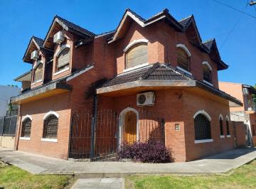 Casa · 149m² · 6 Ambientes · 2 Cocheras · Casa en Venta en Boulogne – Darragueira