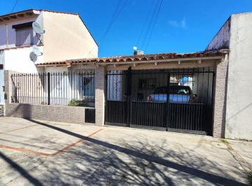 Casa de 3 ambientes, Miramar · Chalet en Muy Buen Estado y Buena Ubicación