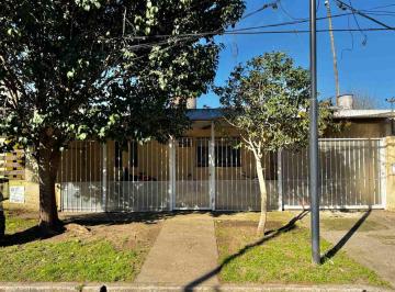 Casa · 68m² · 4 Ambientes · Casa en Venta en Pergamino con Pileta