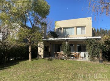 Casa · 146m² · 4 Ambientes · 2 Cocheras · Casa Sobre Lote Al Agua en Alquiler en Barrancas de Santa María