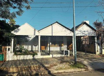 Casa · 230m² · 11 Ambientes · 1 Cochera · Venta Casa 3 Dor Colinas V. Sarfield a Refaccionar