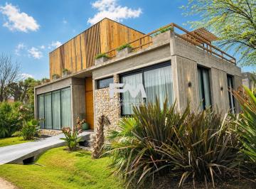 Casa · 240m² · 4 Ambientes · Casa en Venta Country Banco Provincia 4 Ambientes