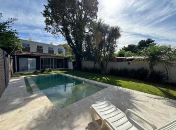 Casa · 256m² · 6 Ambientes · 2 Cocheras · Casa 6 Amb con Jardin y Pileta en Olivos