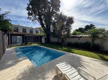 Casa · 256m² · 6 Ambientes · 2 Cocheras · Casa 6 Amb con Jardin y Pileta en Olivos